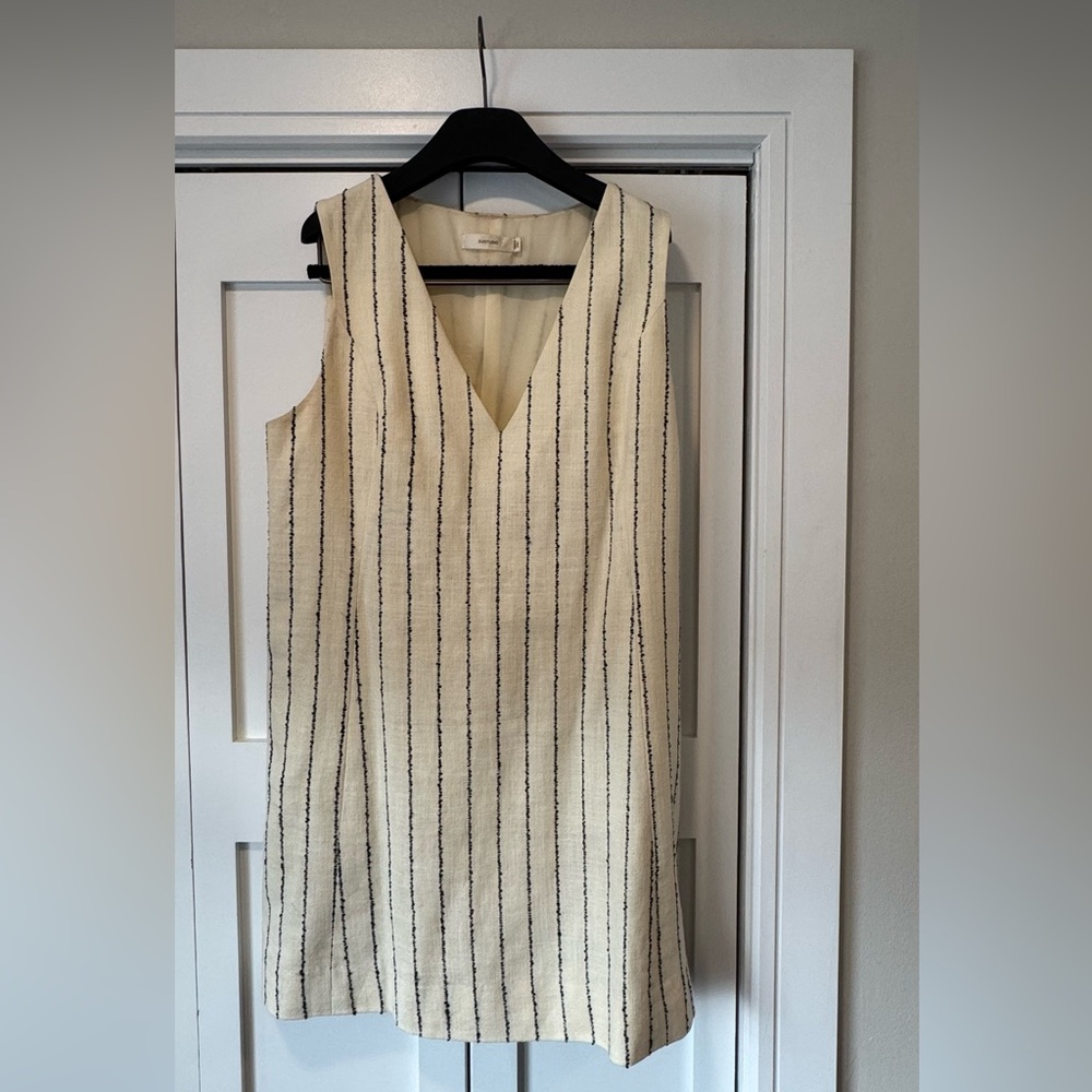 Suistudio (Suitsupply) Ivory and navy pinstriped linen tailored dress